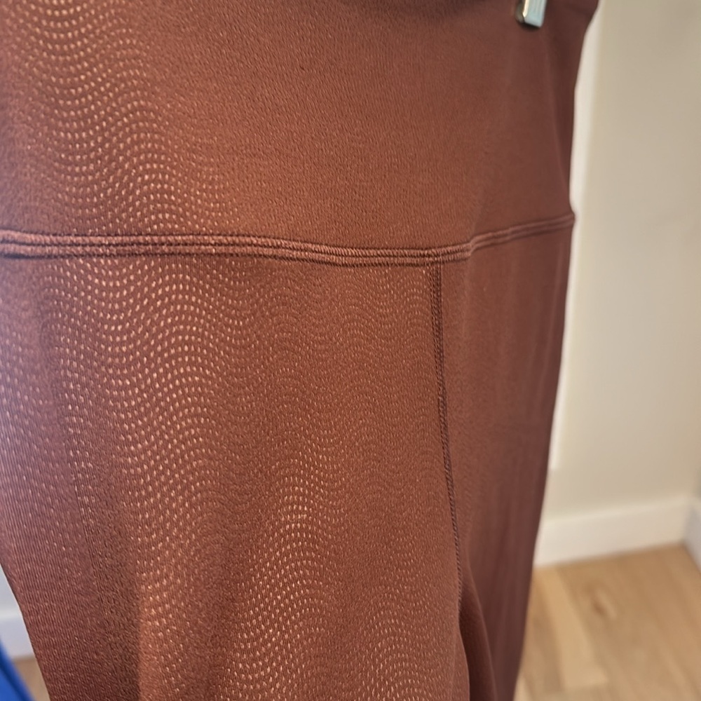 Zyia active brown/ maroon leggings, size small (6-8) - Picture 2 of 4